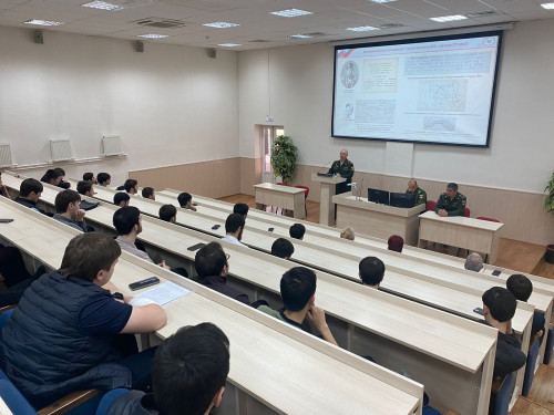 Студентам ИнгГУ рассказали о военной полиции и работе ВУЦ вуза
