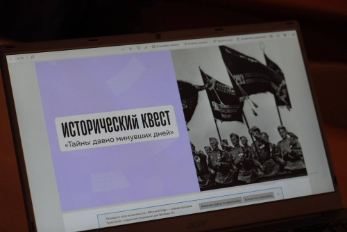 В информационно-ресурсном центре ИнгГУ прошел исторический квест «Тайны давно минувших дней». Студенты разделились на команды, которые в игровой форме провели состязание на знание исторических событий Великой Отечественной Войны.